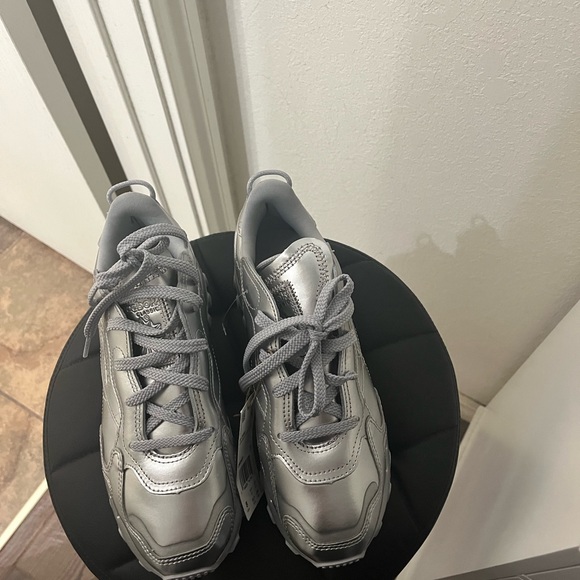 Reebok Cardi B Sneakers New with tags Size 8 - Picture 3 of 8